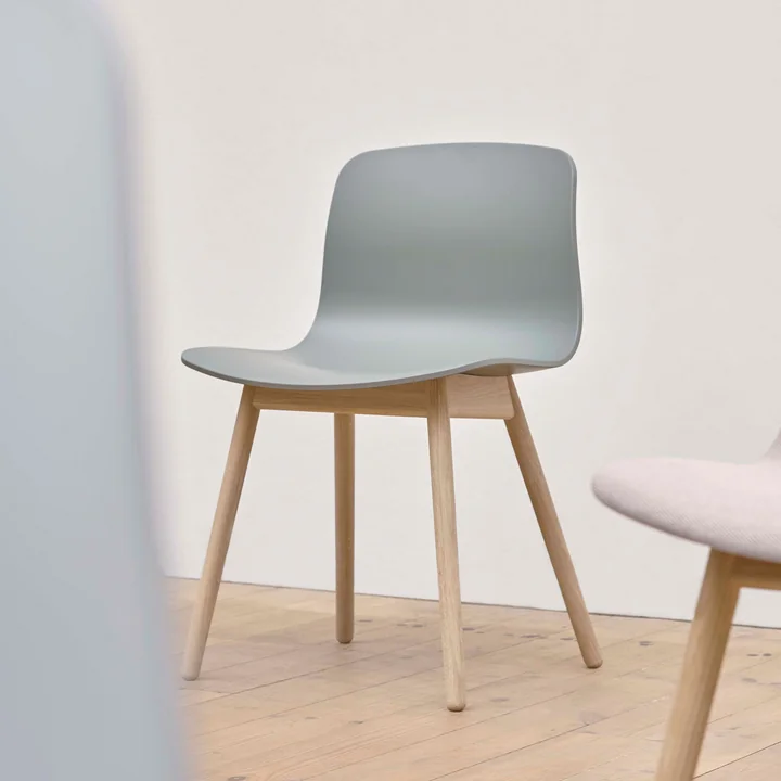 About A Chair AAC 12 de HAY