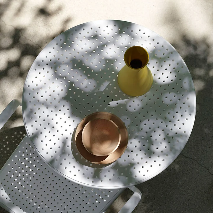 La table Step de Nardi avec la vaisselle