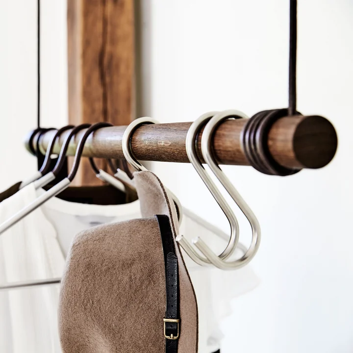 Swing Portemanteau suspendu M (80 cm) de Lind DNA en chêne fumé / cuir brun