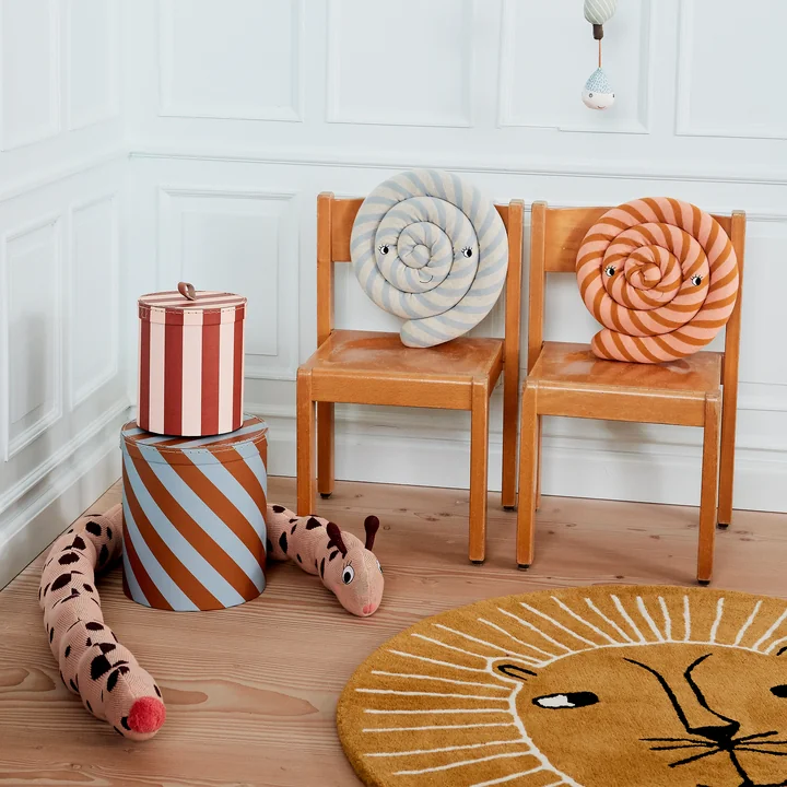Coussin Lollipop, boîte de rangement et tapis enfant animal de OYOY
