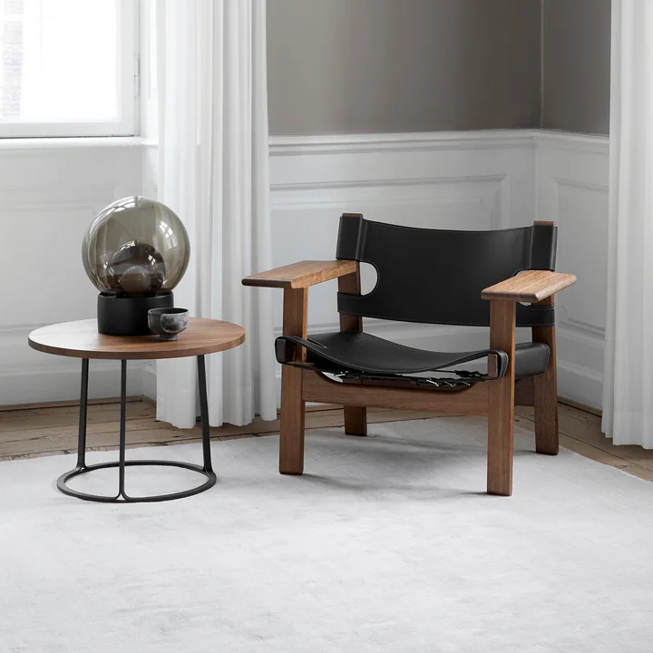 Chaise espagnole en Chêne fumé et huilé / Cuir noir par Fredericia