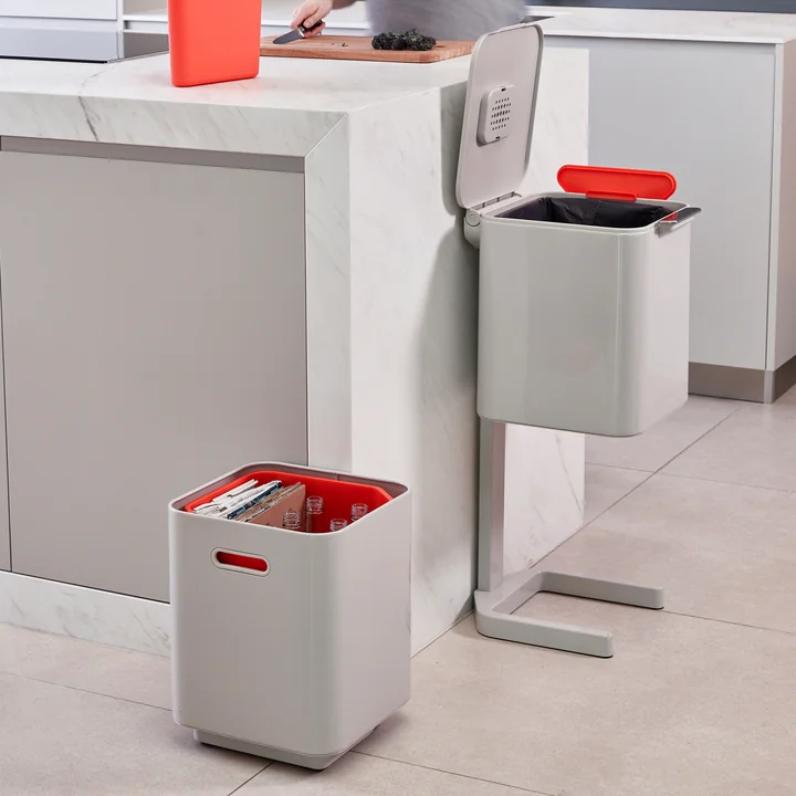 Totem de tri des déchets et bac de recyclage de Joseph Joseph Joseph