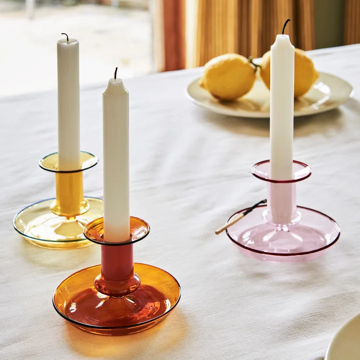Flare Chandeliers de HAY sur la table