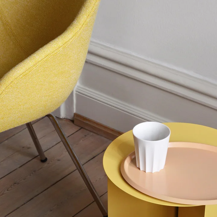 About A Chair AAC 127 avec Slit Table et plateau Ellipse de HAY