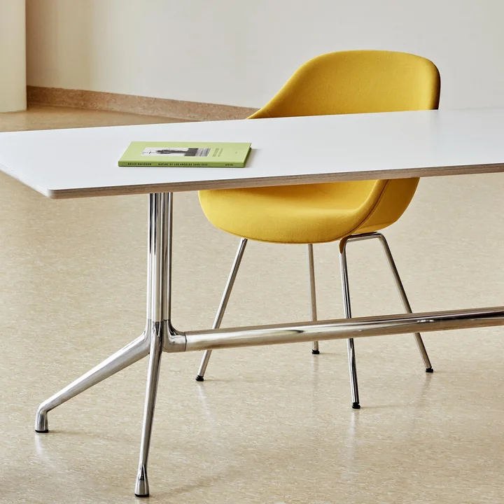 About A Chair AAC 127 en chrome / Steelcut Trio 446 jaune de HAY