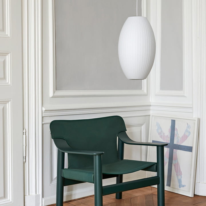 Suspension Nelson Cigar Bubble de HAY au-dessus du fauteuil