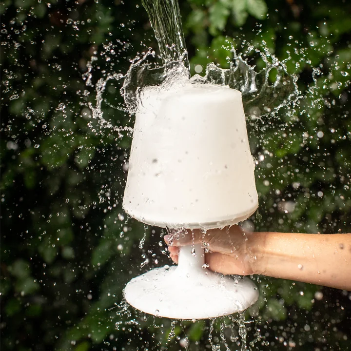 Lampe de table à piles de Koziol pour l'éclairage d'appoint