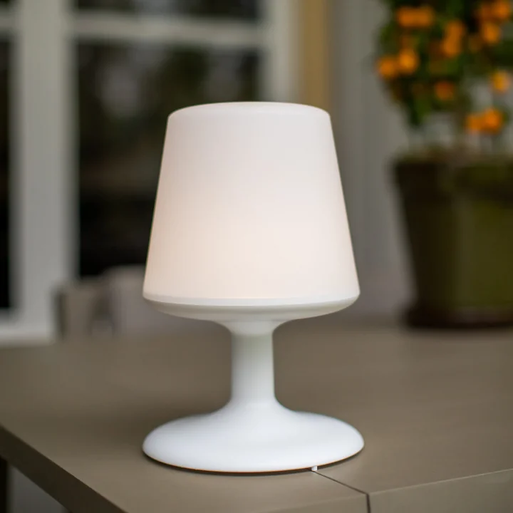 Lampe de table à piles de Koziol pour l'éclairage d'appoint