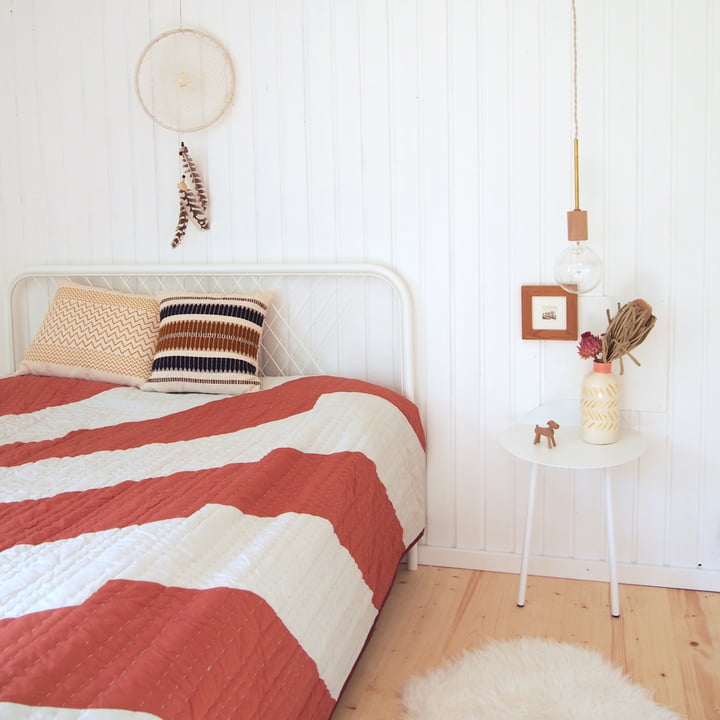 Aménager la chambre à coucher avec une table de nuit & Co.