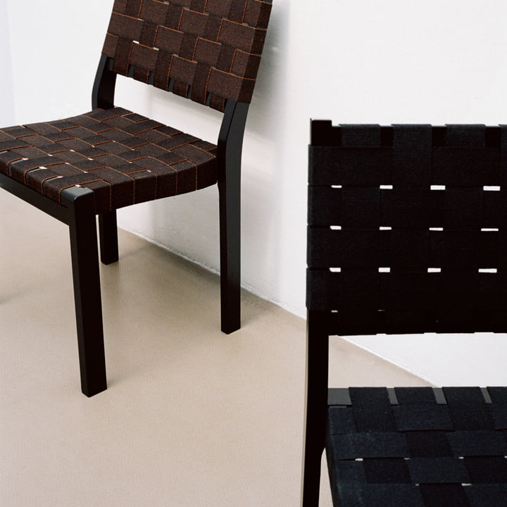 Chaise 611 by Artek en Bouleau laqué noir / Sangles en lin noir