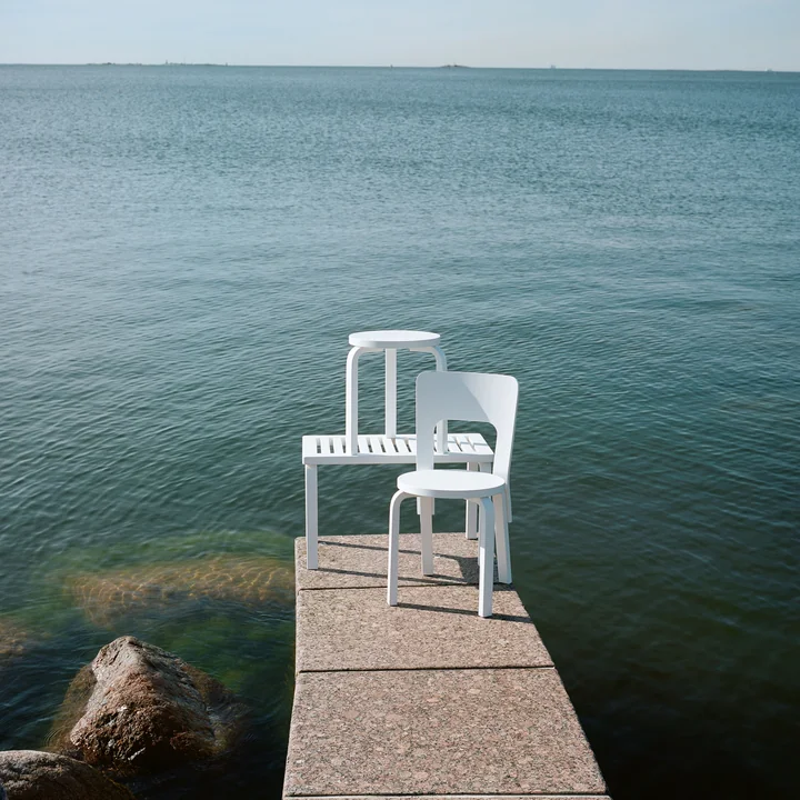 Banc 153 d'Artek peint en blanc