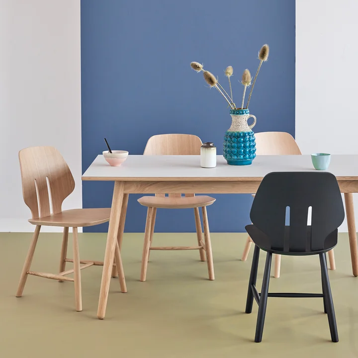 Chaise J67 de FDB Møbler à la table à manger