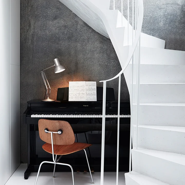 Type 75 Mini Lampe de table de Anglepoise sur le bureau