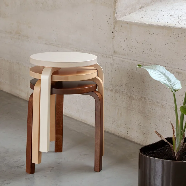 Tabouret 60 de Artek en différentes variantes