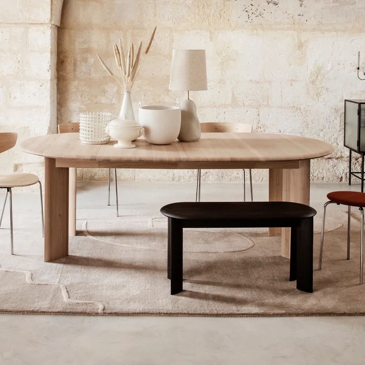 Bevel Banc, 90 x 35 cm, chêne huilé noir et Bevel Table de Ferm Living