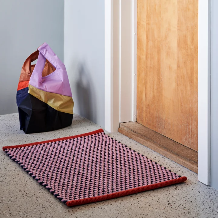 Paillasson, 50 x 70 cm, rose de HAY devant la porte d'entrée