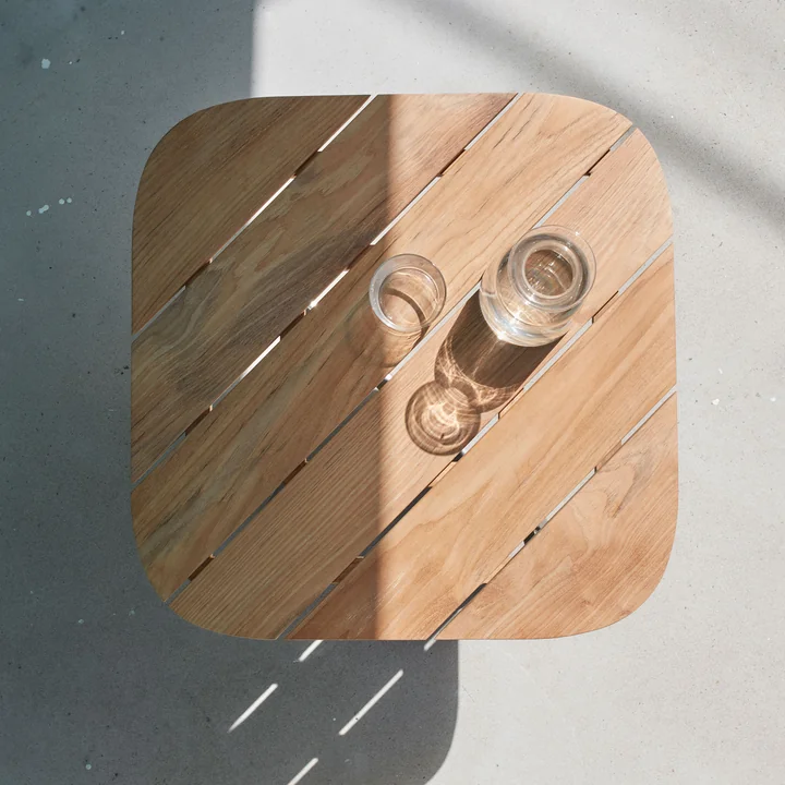 Lilium Lounge Table 60 x 60 cm, teck / acier inoxydable de Skagerak