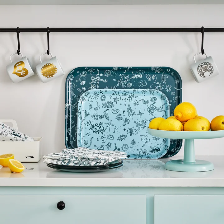 Articles sur les choses de la mer et tasses à café de Vitra