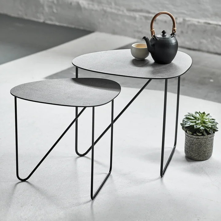 Curve Table d'appoint M, Hippo noir anthracite / noir par Lind DNA