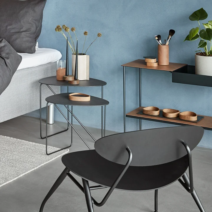 Curve Table d'appoint M, Hippo noir anthracite / noir par Lind DNA