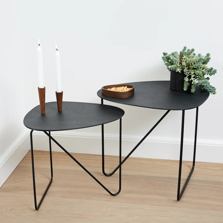 Curve Table d'appoint M, Hippo noir anthracite / noir par Lind DNA
