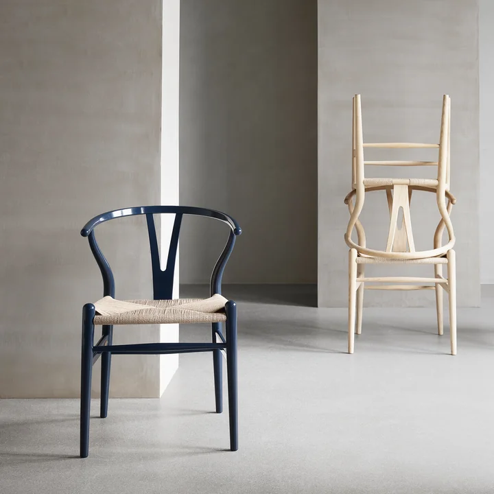 CH24 Wishbone Chair de Carl Hansen en hêtre Glossy Navy Blue / tressage naturel (Limited Birthday Edition)