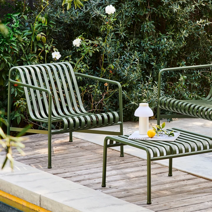 Palissade Ottoman et Palissade Lounge Chair Low de HAY à olive