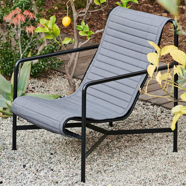 Palissade Lounge Chair High avec Palissade Quilted Cushion pour Lounge Chair High de HAY