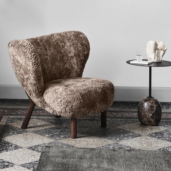 Little Petra VB1 Lounge Chair de & Tradition en noyer / peau de mouton Sahara
