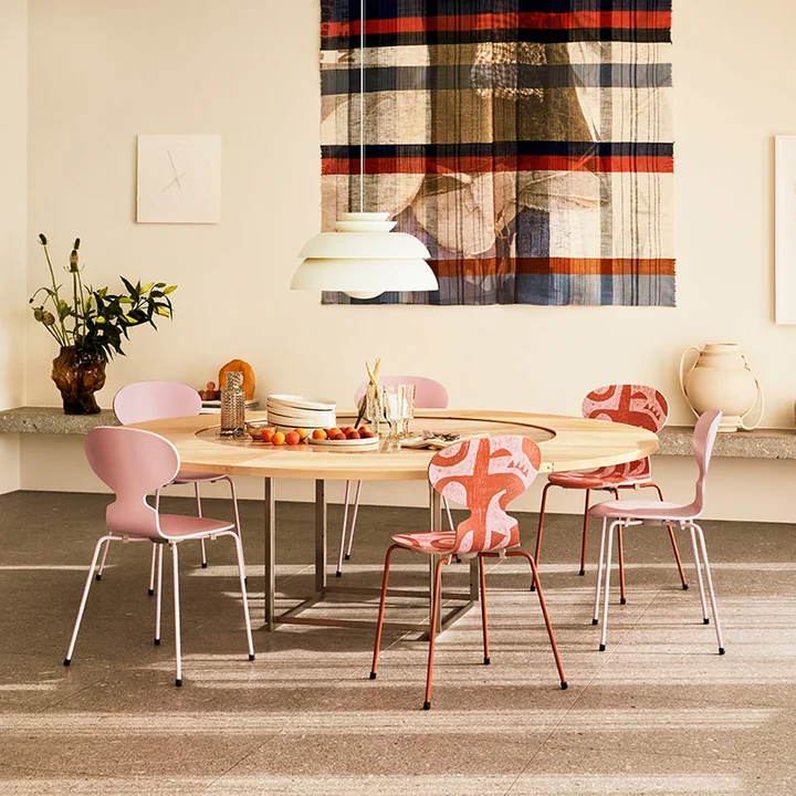 Chaise fourmi et Concert Lampe suspendue de Fritz Hansen