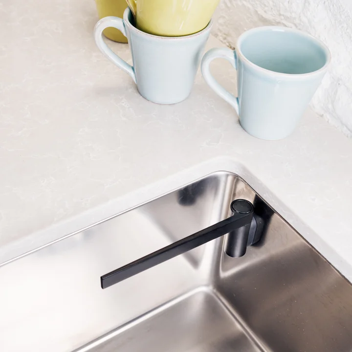 Porte-serviettes droit de Happy Sinks en noir