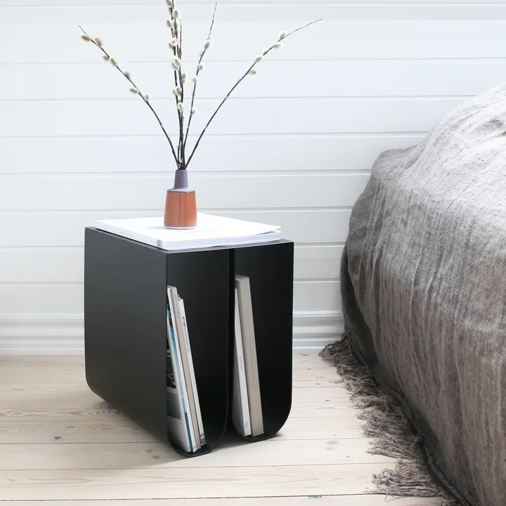 Table d'appoint Curved par Kristina Dam Studio en noir