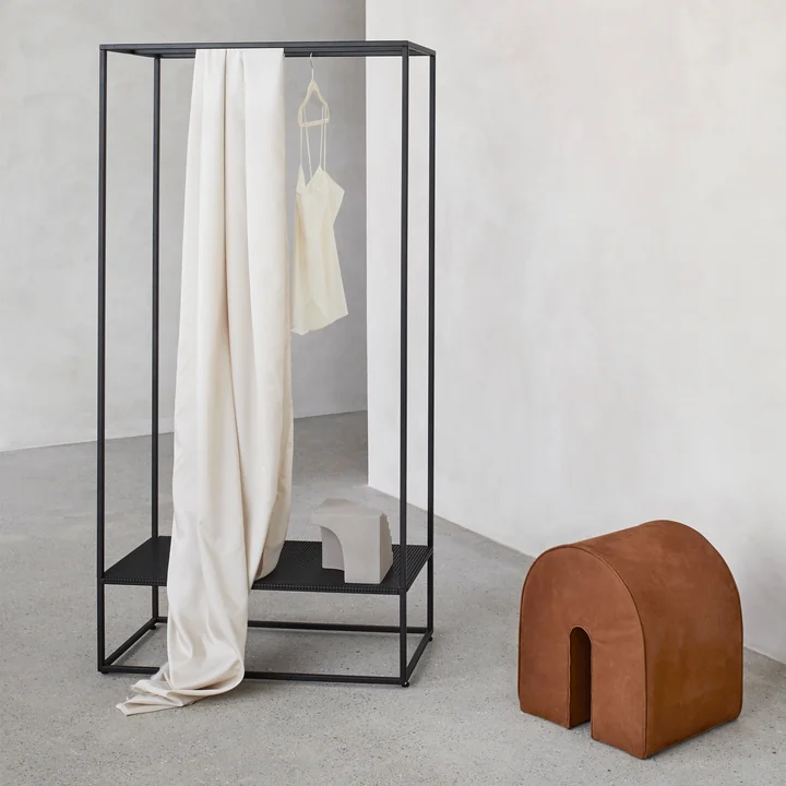 Armoire Grid par Kristina Dam Studio en noir