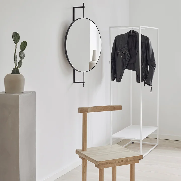 Armoire Grid par Kristina Dam Studio en blanc