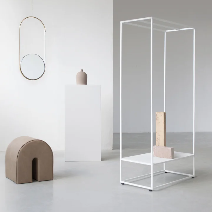 Armoire Grid par Kristina Dam Studio en blanc