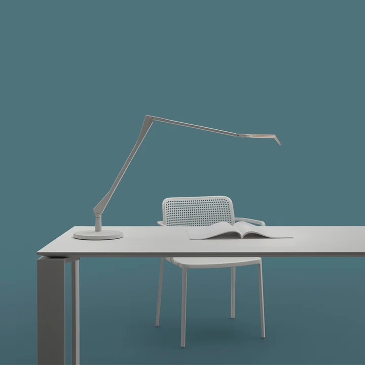 Lampe de bureau LED Aledin Tec avec dimmer de Kartell en blanc