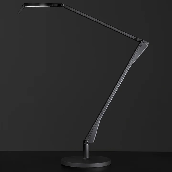 Lampe de bureau LED Aledin Tec avec dimmer de Kartell en noir