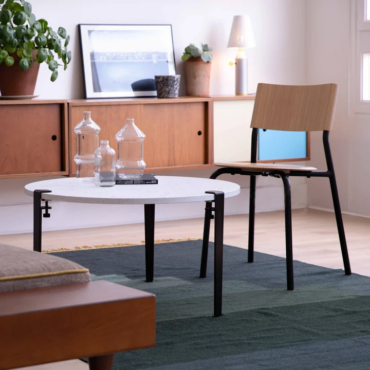 La table basse Venezia de TipToe comme point central dans un salon minimaliste