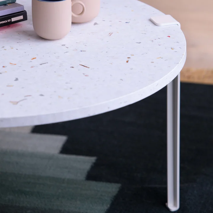 La table basse Venezia de TipToe avec des détails brillants pour attirer l'attention dans le salon