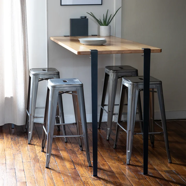 Le pied de table de bar H 110 cm, noir graphite de TipToe avec tabourets de bar de style industriel