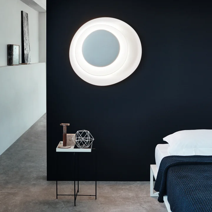 L'applique et plafonnier LED Bahia, blanc (dimmable) de Foscarini dans la chambre