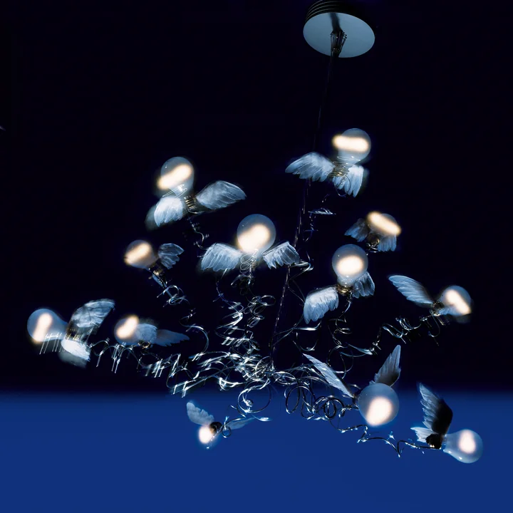 Le luminaire suspendu Birdie, transparent Ingo Maurer comme un jeu de lumière fascinant