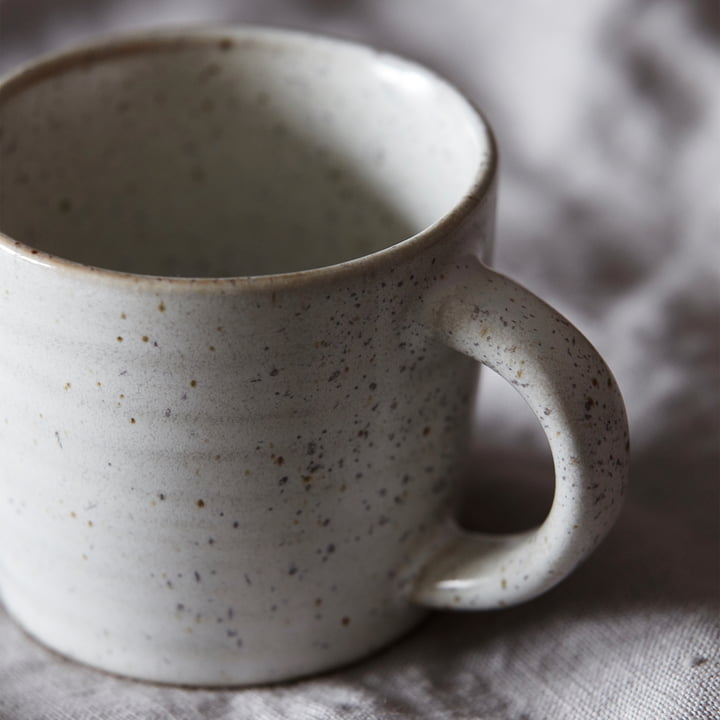 Le mug avec anse Pion, gris / blanc en détail