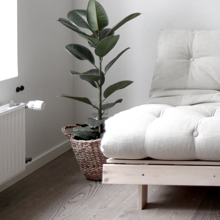 Le fauteuil-lit Roots de Karup Design respire la légèreté et le naturel.