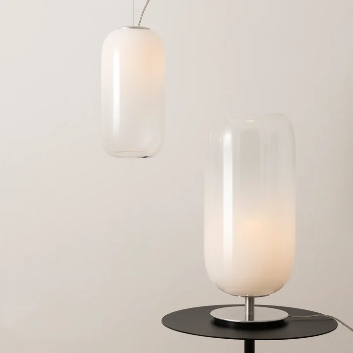 Suspension et lampe de table Gople dans un ensemble