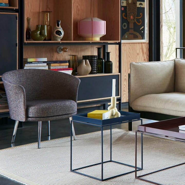 L'abat-jour Bonbon, Ø 38 x H 32 cm, ice cream de HAY dans un salon moderne sur une étagère