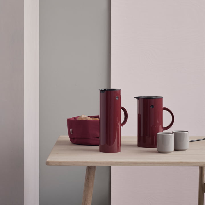 La bouilloire EM 77 combinée à la carafe isolante Classics EM 77 de Stelton