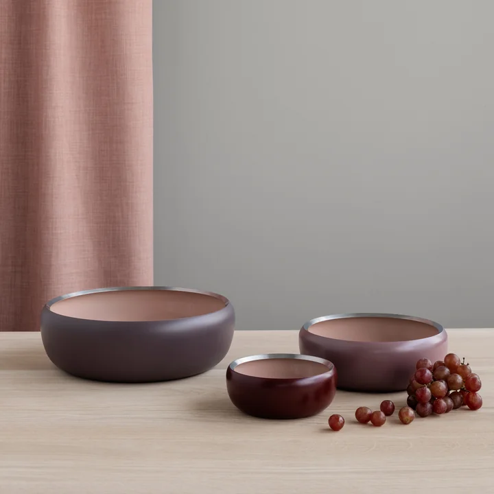 Le bol d'Ora Stelton dans ses différentes versions sur la table en bois