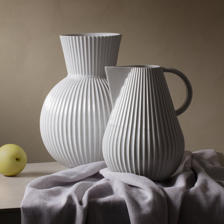 Le vase Lyngby Tura Jug à côté du vase Tura, connaît Lyngby Porcelæn