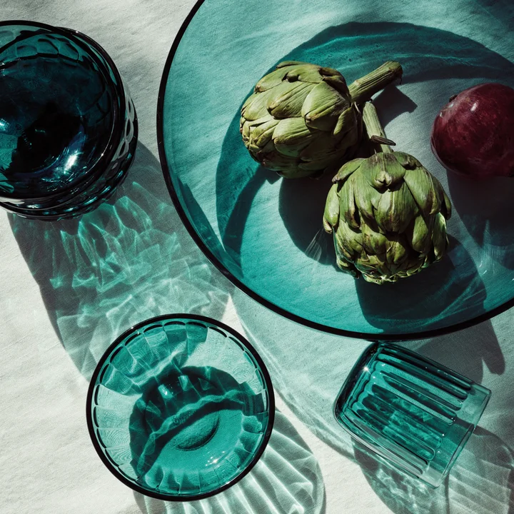 Les Raami coupes, bleu mer de Iittala en combinaison avec des Raami Verres